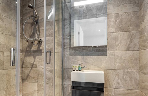 Doncaster Apartment | Contemporary Budget Studio in Central Doncaster