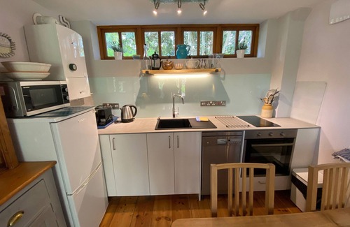 Twyford Cottage | Contemporary Barn in Twyford just 3 miles from Winchester. Parking provided.