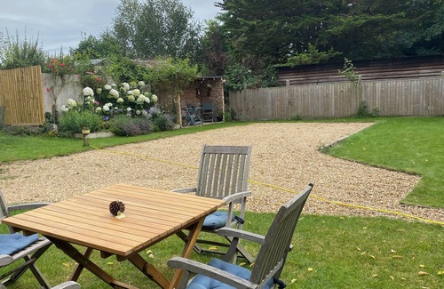 Twyford Cottage | Contemporary Barn in Twyford just 3 miles from Winchester. Parking provided.
