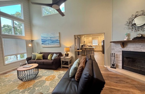 Villas House | Contemporary Beach house on Bay block, just steps to amazing sunsets!