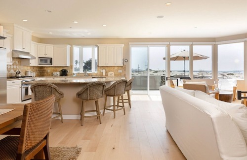 Pierpont Bay House | Contemporary Beach Getaway with Expansive Views