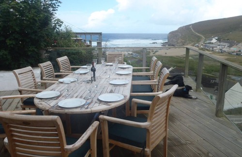 Porthtowan House | Contemporary Beach House with sea views and short walk to Blue Flag beach