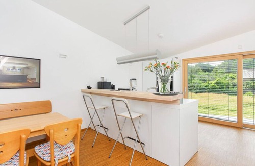 Canterbury Condo | Contemporary bolthole, short walk from City