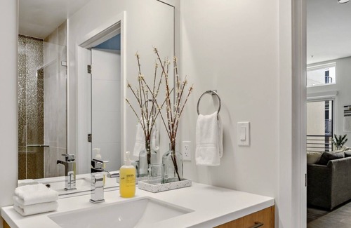 Highland Condo | Contemporary Chic Lifestyle Loft | Espadín LoHi
