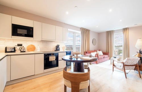 Whittington Apartment | Contemporary City Escape