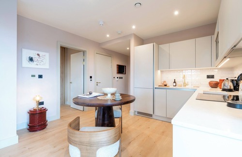 Whittington Apartment | Contemporary City Escape