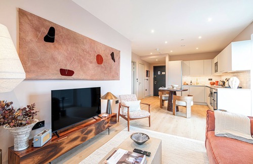 Whittington Apartment | Contemporary City Escape