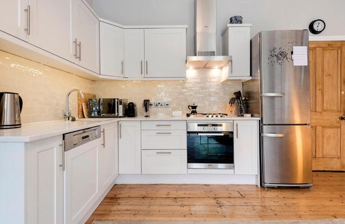 Wandsworth Apartment | Contemporary Clapham home near Wandsworth Common by UndertheDoormat