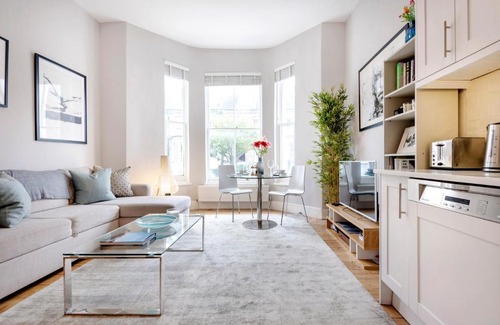 Wandsworth Apartment | Contemporary Clapham home near Wandsworth Common by UndertheDoormat