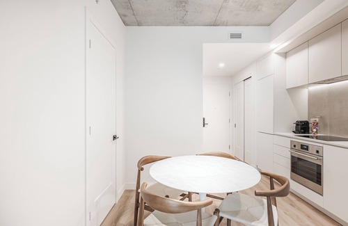 Shaughnessy Village Apartment | Contemporary Comfort in Ville-Marie