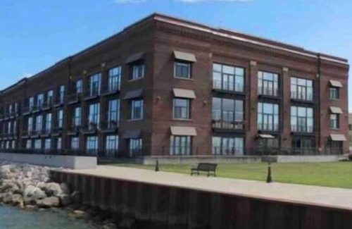Sandusky Condo | Contemporary Condo Minutes to Cedar Point