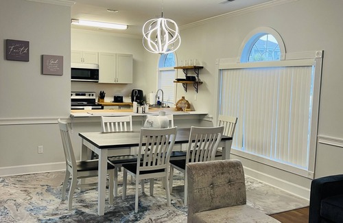 Central Myrtle Beach Condo | Contemporary Condo by the Beach