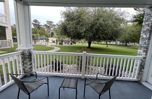 Central Myrtle Beach Condo | Contemporary Condo by the Beach