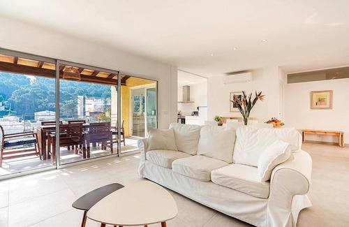 Cala San Vicente Apartment | Contemporary Apartment in the Centre of Cala San Vicente, A/C, Stunning Views, 200 m to Beaches!
