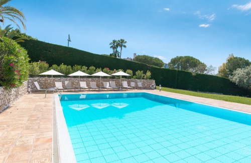 Saint-Paul-de-Vence Villa | Contemporary Luxury Villa in St Paul-Commanding Seaview