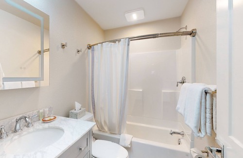 Eureka House | Contemporary hideaway with an updated kitchen, fast WiFi, & washer/dryer