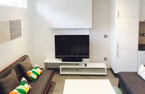 Aubervilliers House | Contemporary house stadium of France