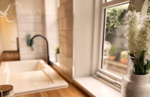 Stamford House | Contemporary house - 10 minutes from Town centre