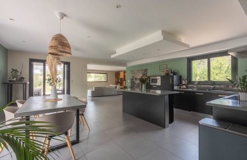 Gardanne House | Contemporary house between Aix en Provence and Marseille
