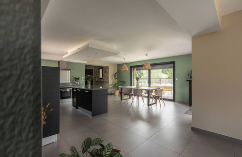 Gardanne House | Contemporary house between Aix en Provence and Marseille