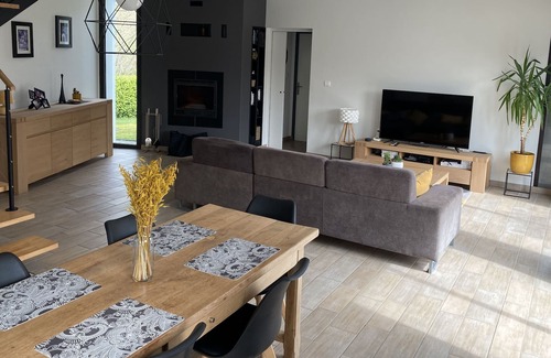 Edern House | Contemporary house in a quiet location