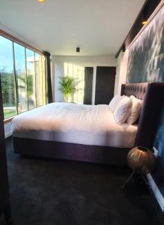 Kilsallaghan Cabin | Contemporary Dublin Suite with hot tub