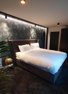 Kilsallaghan Cabin | Contemporary Dublin Suite with hot tub