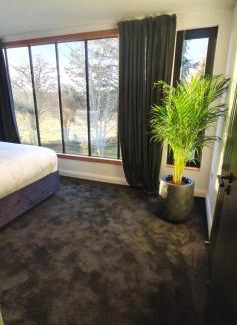 Kilsallaghan Cabin | Contemporary Dublin Suite with hot tub