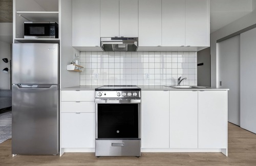 Downtown Montreal Apartment | Contemporary Life at Dorchester