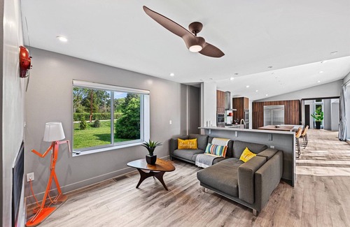 Stevenson Villa | Contemporary Luxury Villa in Convenient Baltimore County