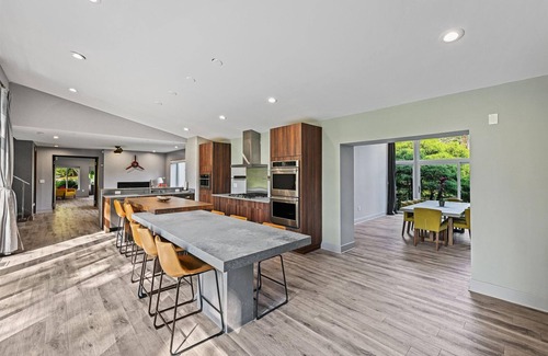 Stevenson Villa | Contemporary Luxury Villa in Convenient Baltimore County