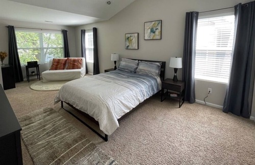 Roselawn Finance House | Contemporary Newly Updated 3 Bedroom Home