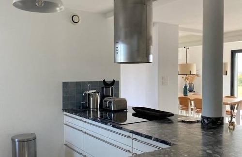 Plouhinec Villa | Contemporary pool villa Ria d'Etel