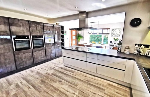 Robeston Wathen House | Contemporary retreat with fantastic views, hot tub and large garden