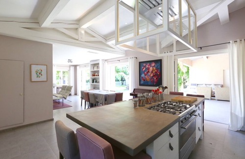 Saint-Tropez City Centre Villa | Contemporary six bed Villa with Pool in the centre of St Tropez
