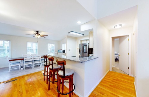 Ocean Pines House | Contemporary, spacious home with firepit, washer/dryer, & central AC