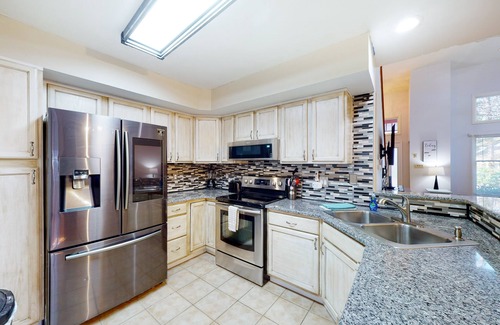 Ocean Pines House | Contemporary, spacious home with firepit, washer/dryer, & central AC