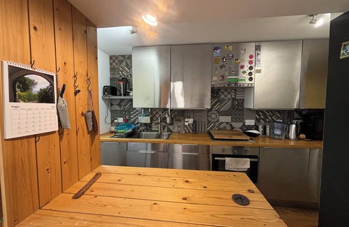 Hackney Apartment | Contemporary Style | Private Patio | London Fields