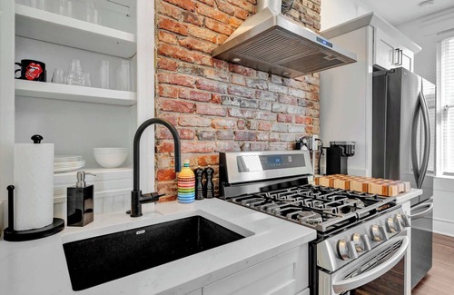 Tyler Park Apartment | Contemporary Stay in Louisville's Vibrant Location