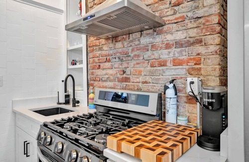 Tyler Park Apartment | Contemporary Stay in Louisville's Vibrant Location