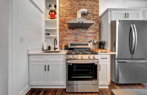Tyler Park Apartment | Contemporary Stay in Louisville's Vibrant Location