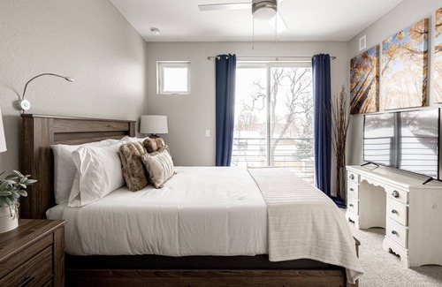 Baker Condo | Contemporary Zen Townhome with a View | Wash Park