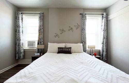 Cleveland Apartment | Conteporary Upgraded DT CLE 2br Apt - Sleeps 6-7!