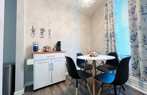 Cleveland Apartment | Conteporary Upgraded DT CLE 2br Apt - Sleeps 6-7!