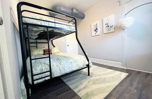Cleveland Apartment | Conteporary Upgraded DT CLE 2br Apt - Sleeps 6-7!
