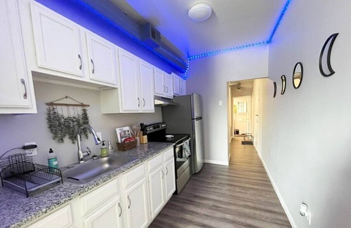 Cleveland Apartment | Conteporary Upgraded DT CLE 2br Apt - Sleeps 6-7