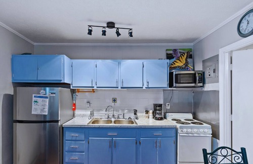 Sunset Beach Condo | Continental Motel - 1 bedroom condo close to beach