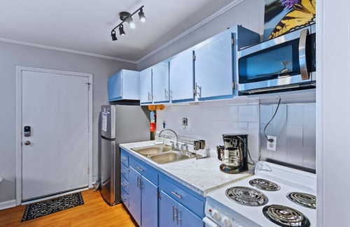 Sunset Beach Condo | Continental Motel - 1 bedroom condo close to beach