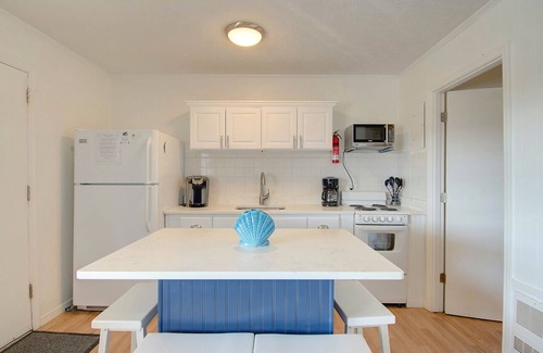 Sunset Beach Condo | Continental Motel - 1 bedroom condo close to beach