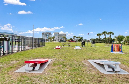 Sunset Beach Condo | Continental Motel - studio with kitchenette close to beach